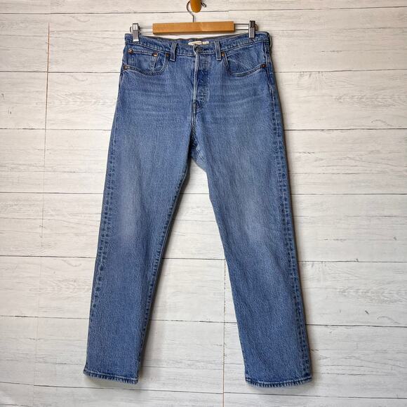 Levis Jeans Womens Size 31 Medium Wash Wedgie Straight Button Fly Cotton Blend - Picture 1 of 16